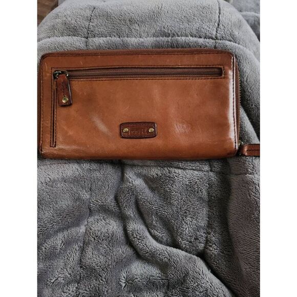 Fossil Brown Leather full zip long wallet. Normal signs of ware see pictures - Picture 2 of 10